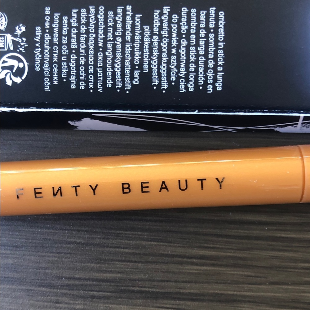 Fenty Beauty Shadowstix in Black and White - Picture 4 of 4
